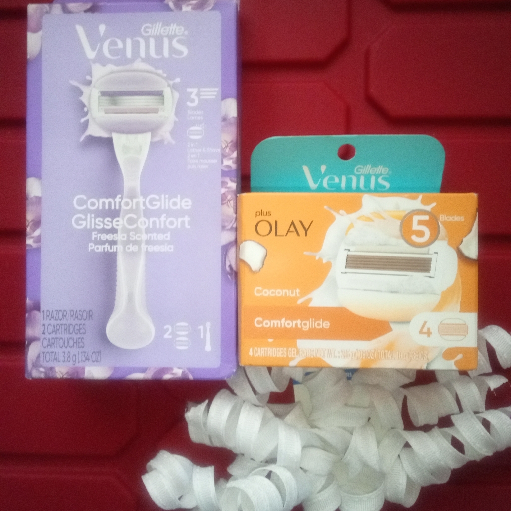 Gillette Venus Comfortglide Razor And Refill Cartridges